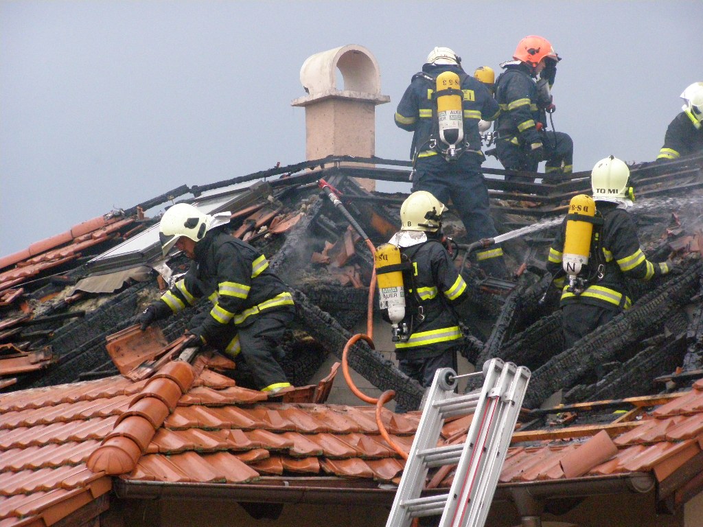 Požiar strechy rodinného domu v obci Rosina- ilustračné